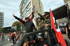 Ντυμένοι ναζί στο Σύνταγμα!
