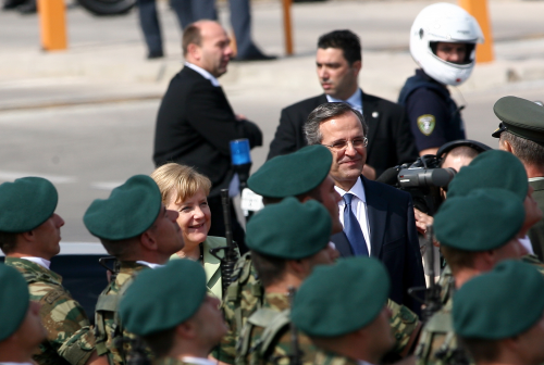 ΦΩΤΟ: Οι λεπτομέρειες της υποδοχής Μέρκελ που «ενόχλησαν» τους στρατιωτικούς! - Φωτογραφία 4