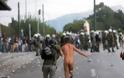 Ποιος είναι ο γυμνός διαδηλωτής του Συντάγματος