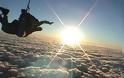 Felix Baumgartner: Παρακολουθήστε τον να κάνει ελεύθερη πτώση από ύψος 36.5 km! [video]