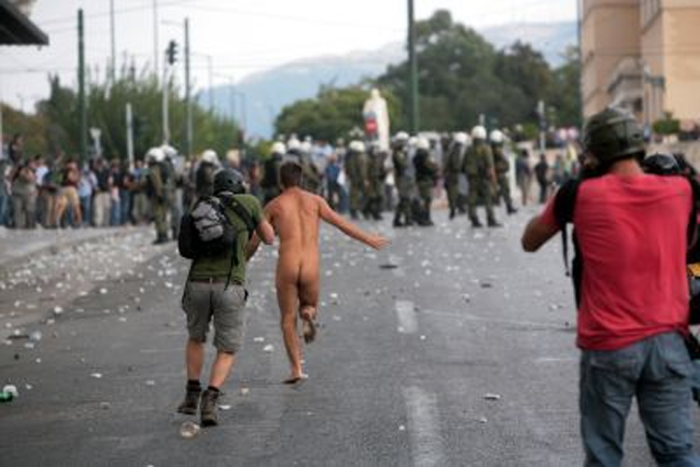 Τον έβγαλε από τα ρούχα του η Μέρκελ - Φωτογραφία 2