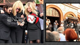Συντετριμμένη η Λίζα Δουκακάρου στην κηδεία του αγαπημένου της συζύγου-Δείτε φωτογραφίες - Φωτογραφία 1