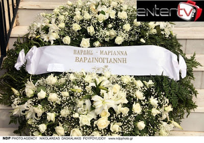 Συντετριμμένη η Λίζα Δουκακάρου στην κηδεία του αγαπημένου της συζύγου-Δείτε φωτογραφίες - Φωτογραφία 5