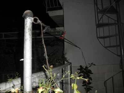 Ερμούπολη: Μπαράζ εμπρηστικών επιθέσεων όλο το βράδυ της Τρίτης! - Φωτογραφία 3