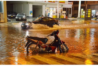 Πλημμύρισε απόψε το Ναύπλιο, ισχυρή νεροποντή που κράτησε αρκετή ώρα - Φωτογραφία 1