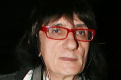 Δειτε την κουκλαρα γυναικα του Σταθη Ψαλτη (φωτο)