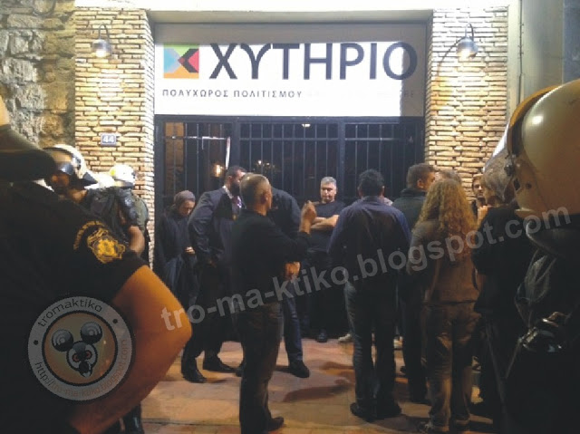 Βουλευτές του ΣΥΡΙΖΑ και της  ΔΗΜΑΡ  θέλουν να μπουν και να δουν την παράσταση - Φωτογραφία 2