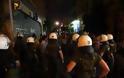 ΒΙΝΤΕΟ: Βουλευτής της Χρυσής Αυγής άρπαξε προσαχθέντα από τα χέρια της αστυνομίας!