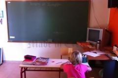 ΦΩΤΟ: Μοναχοπαίδι στο σπίτι και στην τάξη η μικρή Ιωάννα από τη Γαύδο