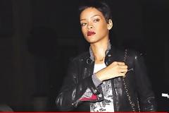 Οι υπέροχοι κοιλιακοί της Rihanna