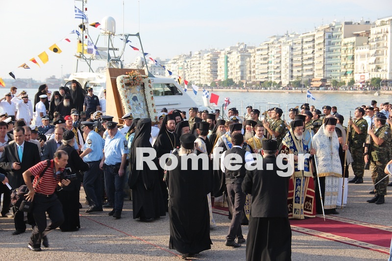 Υποδοχή με τιμές αρχηγού κράτους το ''Αξιον Εστί'' - Φωτογραφία 6