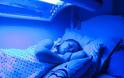 9χρονη πρέπει να κοιμάται κάτω από υπεριώδες φως κάθε βράδυ - Δείτε γιατί - Φωτογραφία 2