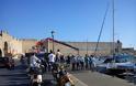 Tρελή πορεία οχήματος και πτώση στο λιμάνι Κολώνας στη Ρόδο