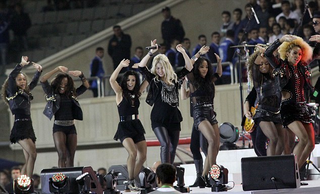 Η Shakira τα έδωσε όλα στο χορό με την κοιλιά… τούρλα!ΔΕΙΤΕ φώτο - Φωτογραφία 2