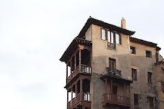Σπίτια στο… χείλος του γκρεμού