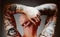 Ο άνθρωπος με το τατουάζ στην πλάτη - ένα έργο τέχνης του Βιμ Ντελβουά! - Φωτογραφία 2