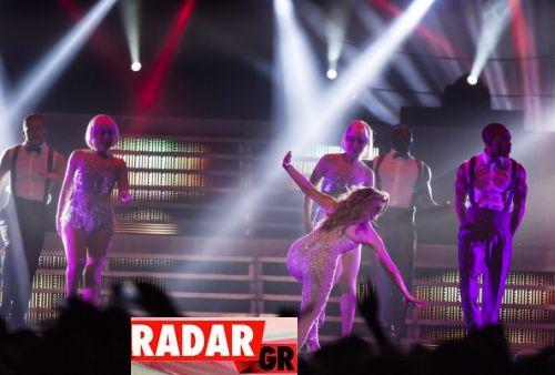 ΔΕΣ ΒΙΝΤΕΟ με τη Τζένιφερ Λόπεζ να τρώει τούμπα στην σκηνή! [Δεν υπάρχει!] - Φωτογραφία 2