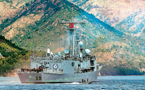 Η τουρκική κορβέτα “BAFRA”, εξερχόμενη από το λιμάνι της Σμύρνης, - Φωτογραφία 1