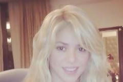 Shakira: Η κοιλιά… τούρλα, αλλά οι γοφοί συνεχίζουν να κολάζουν!