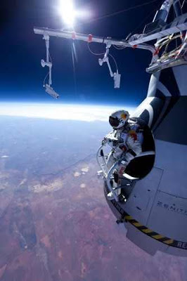 Red Bull Stratos: Κατάφερε να σπάσει το φράγμα των 36.567 μέτρων! [video] - Φωτογραφία 2