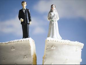 Τα 10 οικονομικά λάθη που μπορoύν να καταστρέψουν έναν γάμο - Φωτογραφία 1