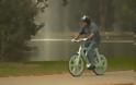 To ποδήλατο από χαρτόνι θα μπορούσε να αλλάξει τις μεταφορές όπως την ξέρουμε [video]