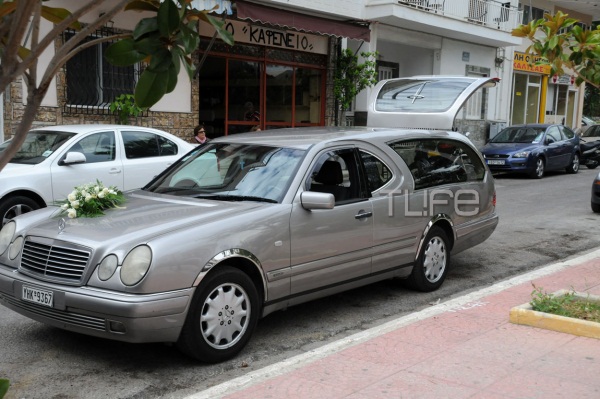 ΦΩΤΟ: Tο τελευταίο αντίο στην Μαρία Πατσά, που έχασε τη μάχη με τη λευχαιμία - Φωτογραφία 4