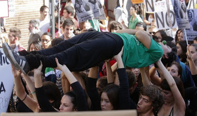 Χιλιάδες μαθητές πλημμύρισαν τους δρόμους της Ισπανίας - Φωτογραφία 4