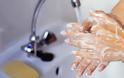Είστε σίγουροι ότι πλένετε καλά τα χέρια σας; Δείτε πόσα μικρόβια μεταφέρουμε