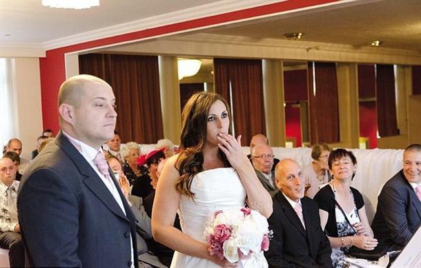 ΣΟΚΑΡΙΣΤΙΚΟ : Δείτε τι εμαθε νύφη την ημέρα του γάμου της - Φωτογραφία 5