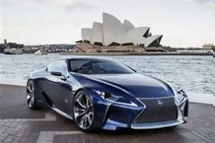 Η Lexus τα έβαψε... μπλε