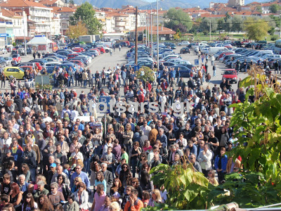 Μεγάλες κινητοποιήσεις και κατάληψη της ΔΟΥ Καστοριάς για την τιμή του πετρελαίου θέρμανσης - Φωτογραφία 3