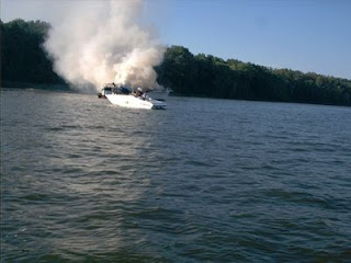 Πυρκαγιά σε ιστιοφόρο σκάφος στα ανοιχτά της Πρέβεζας - Φωτογραφία 1