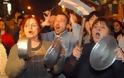 Ο λαός της Αργεντινής ξεσηκώθηκε και σώθηκε! Οι Ελληνες εκτονώνονται βρίζοντας…