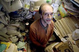 52χρονος συζεί με...3 τόνους σκουπίδια! [photos] - Φωτογραφία 2