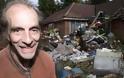 52χρονος συζεί με...3 τόνους σκουπίδια! [photos]