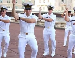 Gangnam style η απόλυτη παρωδία από τη ναυτική ακαδημία των ΗΠΑ! (video) - Φωτογραφία 1