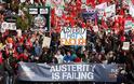 Χιλιάδες διαδηλώνουν στο Λονδίνο κατά της λιτότητας - «Από την Αθήνα στη Λονδίνο, τσακίστε τον καπιταλισμό» - Φωτογραφία 3