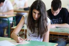 Στυλάτο ντύσιμο και στο σχολείο [φωτο]
