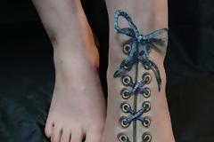 «Ανατριχιαστικό» body painting τρομάζει!