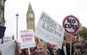 Χιλιάδες Βρετανοί διαδήλωσαν κατά των μέτρων λιτότητας