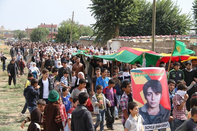 Guides de l'espérance...  Les Kurdes défunts, germes de liberté. Au Kurdistan, les morts sont plus dangereux que les rebelles du PKK en vie! - Φωτογραφία 6