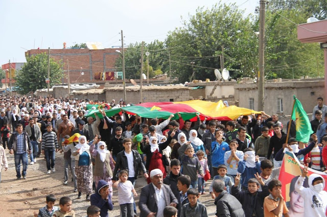 Guides de l'espérance...  Les Kurdes défunts, germes de liberté. Au Kurdistan, les morts sont plus dangereux que les rebelles du PKK en vie! - Φωτογραφία 7