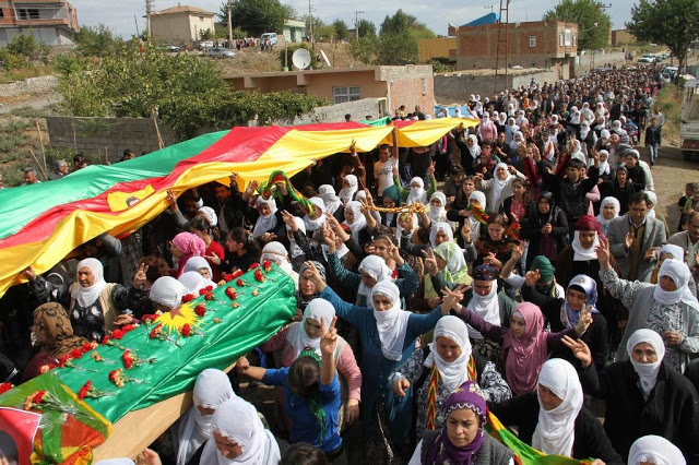 Guides de l'espérance...  Les Kurdes défunts, germes de liberté. Au Kurdistan, les morts sont plus dangereux que les rebelles du PKK en vie! - Φωτογραφία 8