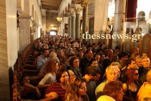 «Άξιον εστί»… η ουρά για ώρες στον Αγ. Δημήτριο! - Φωτογραφία 4