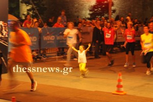 Δείτε φωτορεπορτάζ από τον 1ο Διεθνή Νυχτερινό Ημιμαραθώνιο - Φωτογραφία 10