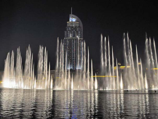 ΦΩΤΟ – Dubai Fountain: Το εντυπωσιακότερο συντριβάνι στον κόσμο - Φωτογραφία 10