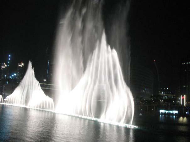 ΦΩΤΟ – Dubai Fountain: Το εντυπωσιακότερο συντριβάνι στον κόσμο - Φωτογραφία 4