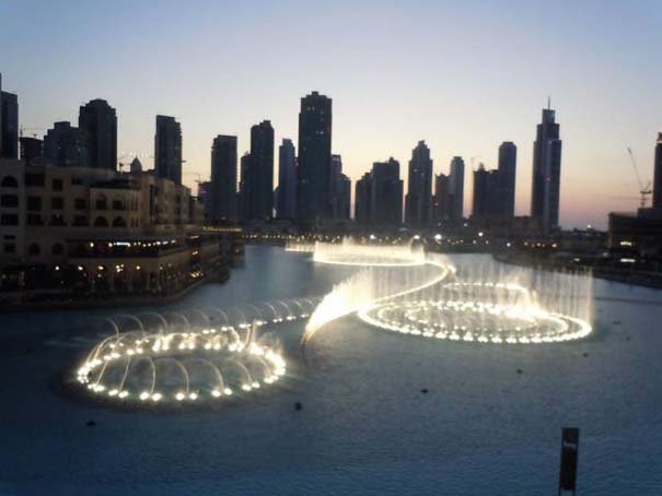 ΦΩΤΟ – Dubai Fountain: Το εντυπωσιακότερο συντριβάνι στον κόσμο - Φωτογραφία 5