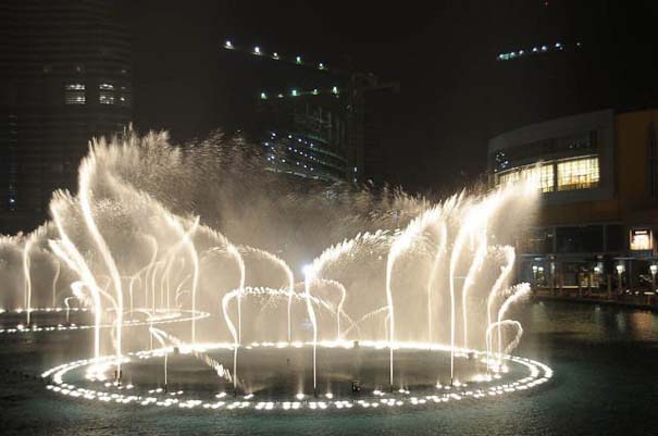 ΦΩΤΟ – Dubai Fountain: Το εντυπωσιακότερο συντριβάνι στον κόσμο - Φωτογραφία 9